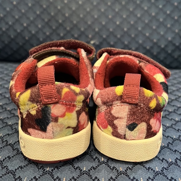 RoseGold/Floral Pediped Sneakers, Size 7.5-8 Toddler - Picture 3 of 9